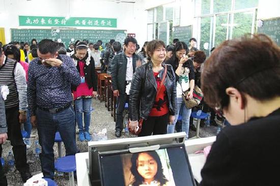 泸州14岁少女家中被杀 母亲夺刀与歹徒搏斗(图)