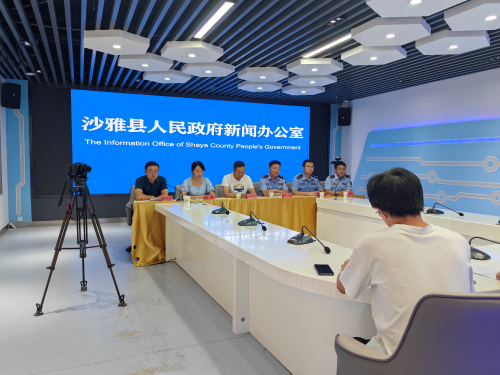 沙雅县召开打击治理电信网络诈骗及整治网络谣言新闻发布会 (3).png