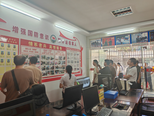 08241724482018176107.png 图为 在江东社区服务站观摩现场(卢月圆 摄影).png