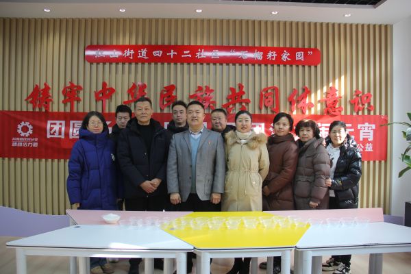 02131739440518340112.jpg 天筑润天公司与共建社区共庆元宵佳节1.JPG