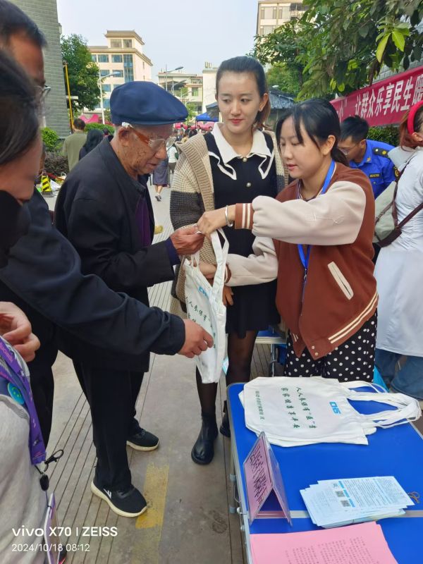 02261740569859386649.jpg cf51ba2e81b409d449d22aaba947167.jpg