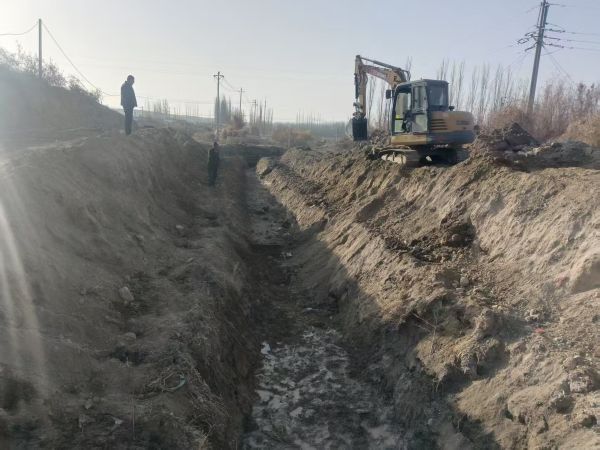 03211742549372148670.jpg 清理灌渠2.jpg