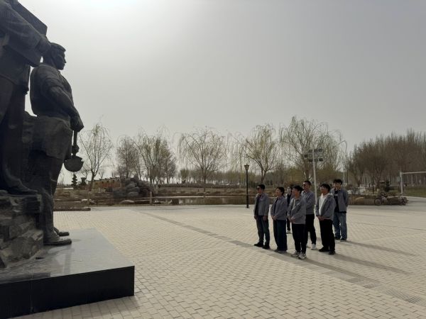 传承红色精神，汲取奋进力量——第一工程公司阿拉尔上海知青林学习之旅（宋俊德摄影） (1).JPG