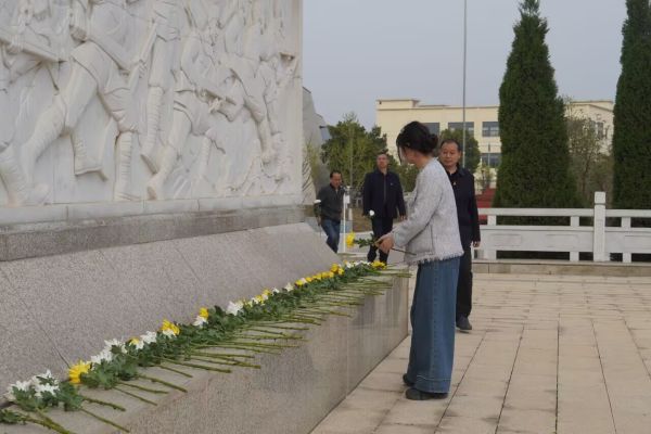 04081744041605449254.jpg 4A8CA68907B0675FF8F3EE32017AB3AD.jpg