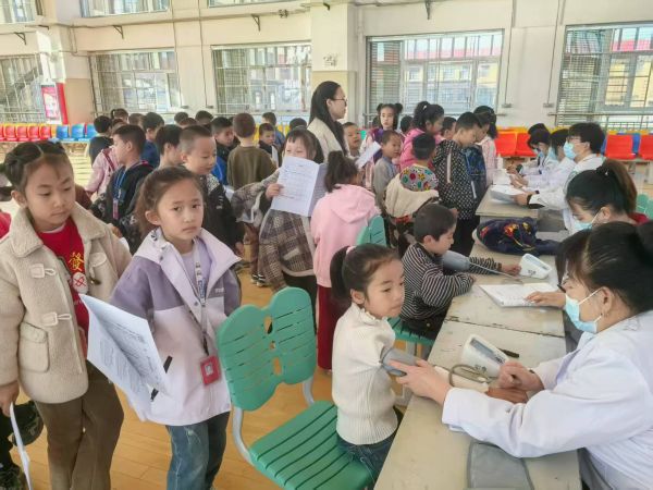 04091744203690299996.jpg 体检现场.jpg