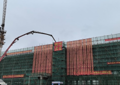 河北建工集团省四建四分公司内蒙古天皓项目池窑拉丝联合厂房顺利封顶