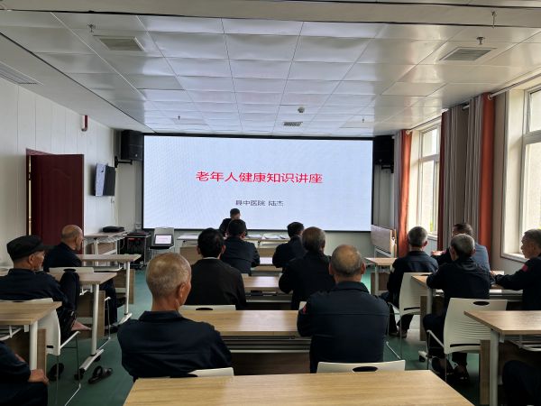 图为 开展老年人健康知识讲座（吴先红 摄）.jpg