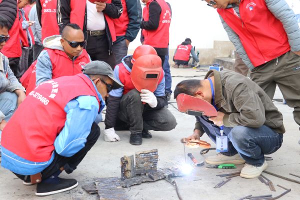 04271745756971847846.jpg 凤庆县“职业化脱产式证书式”农民培训焊工班.JPG