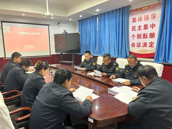 2025年4月28日上午，乌什执法大队组织青年干部结合自身工作实际进行学习心得.jpg
