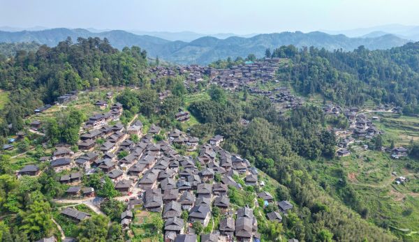 2025年4月29日，在贵州省黔东南苗族侗族自治州从江县丙妹镇拍摄的岜沙苗寨风光。 (12).jpg