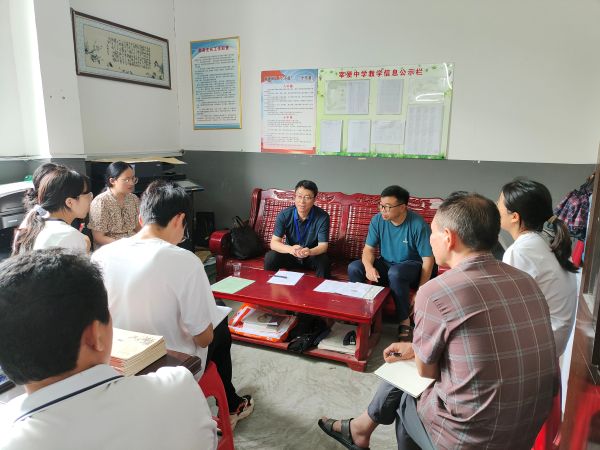 05221747900843798288.jpg 数学组备考工作研讨交流.jpg