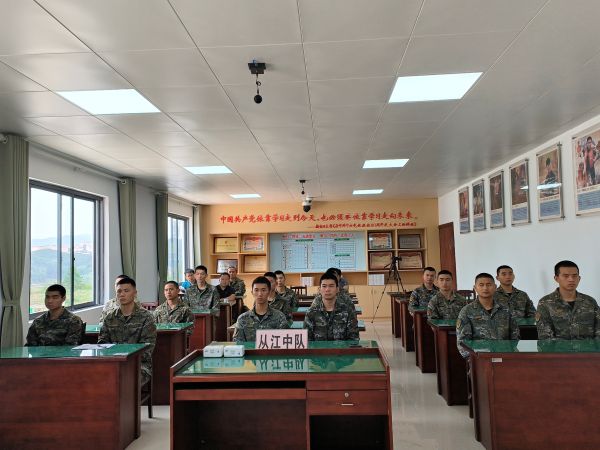 05261748255321924624.jpg 图为 中队官兵认真聆听现场(鲁畅 摄影).jpg