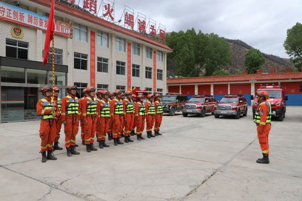 05281748433176743124.jpg 图为开展战备拉动演练.JPG