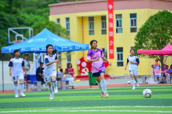 2025年6月15日，学生在贵州省从江县城关第一小学参加县级校园足球三级联赛。 (3).jpg