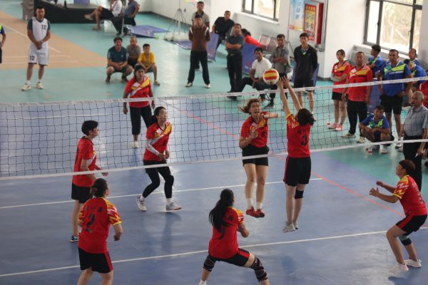 6月16日，“新疆是个好地方－新疆户外运动大赛”2025年石榴籽杯新疆群众“三大球”暨大地流彩·新疆和美乡村排球联赛（阿克苏赛区）在乌什县工人文化宫火热开赛。外力·克依木 摄 (10).JPG