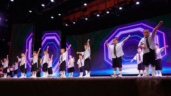 2025年7月4日，贵州省从江县大地幼儿园的小朋友在2025届毕业典礼上进行节目表演。 (8).JPG