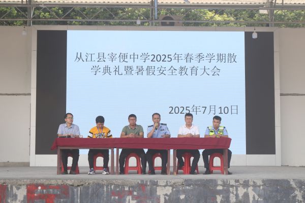 07111752231702520113.jpg 派出所宣传预防诈骗知识.JPG