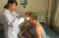 古稀老人睫毛“倒戈” 难安眠 专家紧急支援 助重启“睛”彩人生