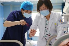 邵医专家黄美丽：在天山脚下浇灌“康乃馨”