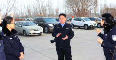 邓弟红：镜头捕捉真相 笔尖传递温暖