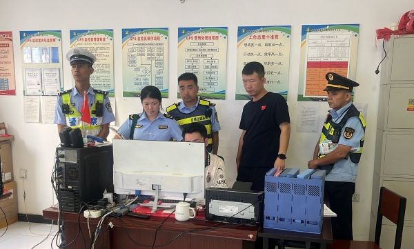 08141755168462643720.jpg 多部门联合对运输车辆维护保养档案、动态监控系统运行状况进行调度.jpg