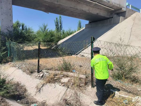 公路巡查无死角，排查隐患保畅通。.jpg