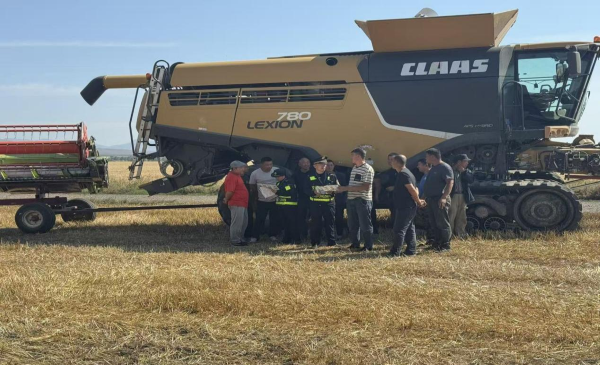 08261756203252867435.png (执法人员向驾驶员宣传法律法规)1.png