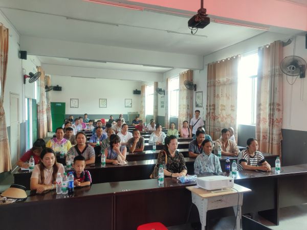 09051757077809240910.jpg 协同育人工作会议现场.jpg