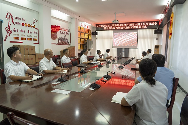 图为  县退役军人事务局集中观看现场（吴兴科  摄）.jpg