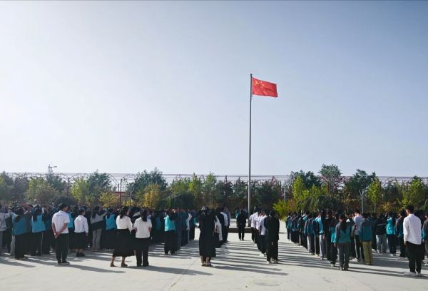 升旗仪式照片.jpg