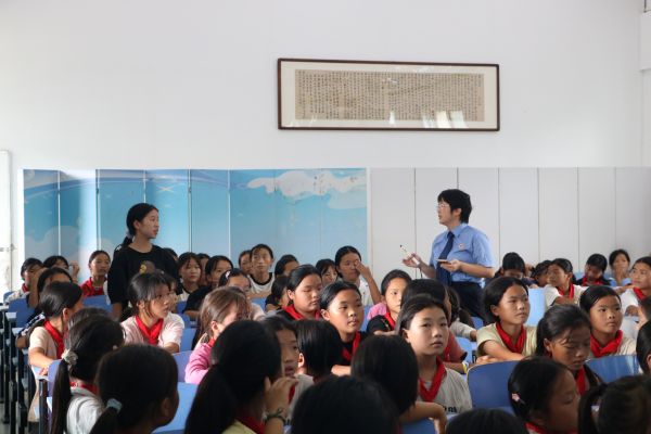 09191758286276530422.jpg 课堂内3.JPG