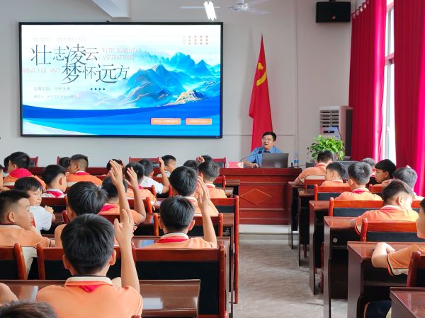 09191758286282970987.jpg 课堂内1.jpg