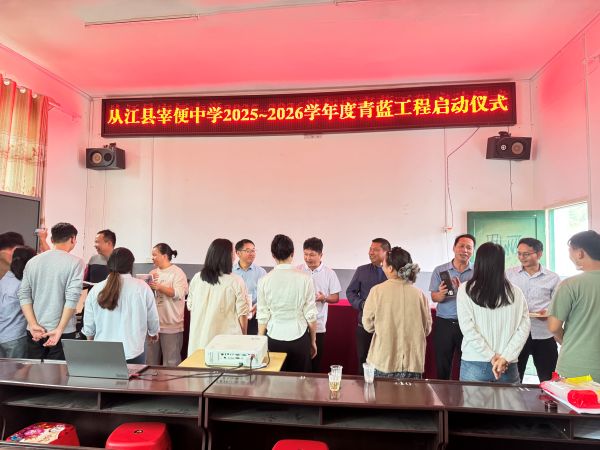 09281759067428697627.jpg 师傅惠赠成长书籍.jpg