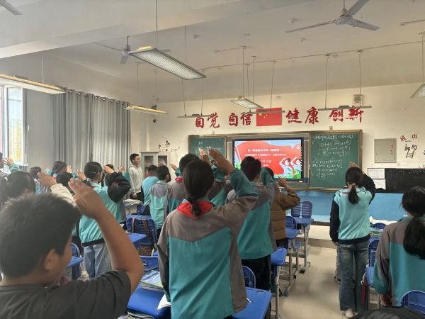 升旗仪式照片 2.jpg