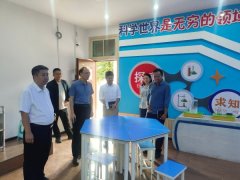 从江县委常委、副县长谢卫忠一行到从江县宰便中学开展办学条件调研
