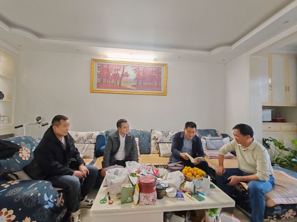 图为 慰问座谈现场（唐健 摄）.jpg