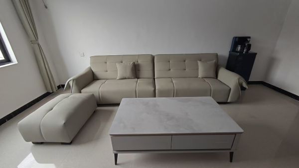 图为  购置的沙发和茶几（吴延江  摄）.jpg