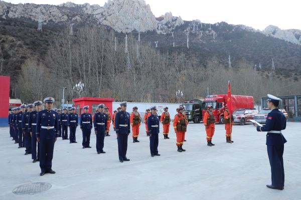 驻防分队举行出征仪式.JPG