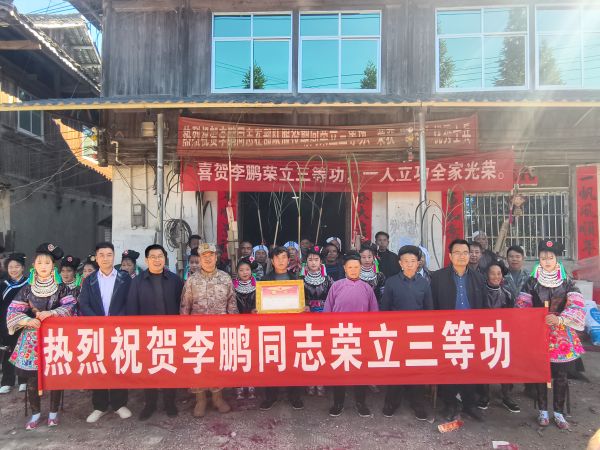 11141763120214704926.jpg 图为 合影留念现场(陈大宇 摄).jpg