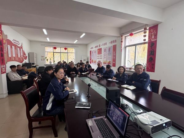 11241763988487135804.jpg 深学廉规强自律 观影警心筑防线—天筑建工集团广联公司组织党员干部观看廉政警示教育片.jpg