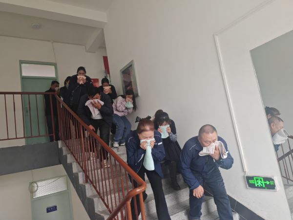 天筑集团重力公司“以练为战”开展全员消防应急演练 (2).jpg