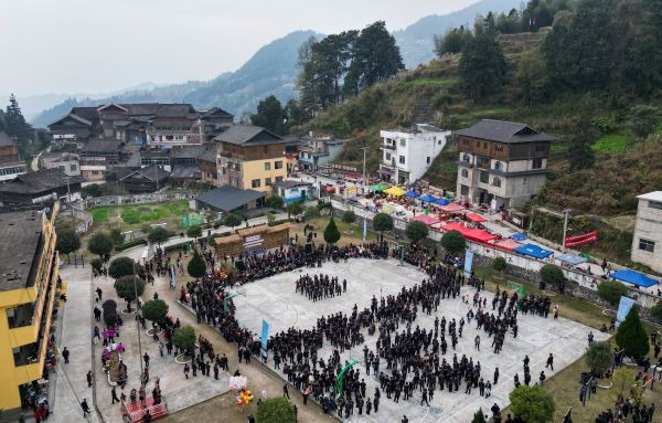 2025年12月20日，在贵州省从江县高增乡美德村，侗族群众在参加芦笙笛比响赛。 (9).jpg