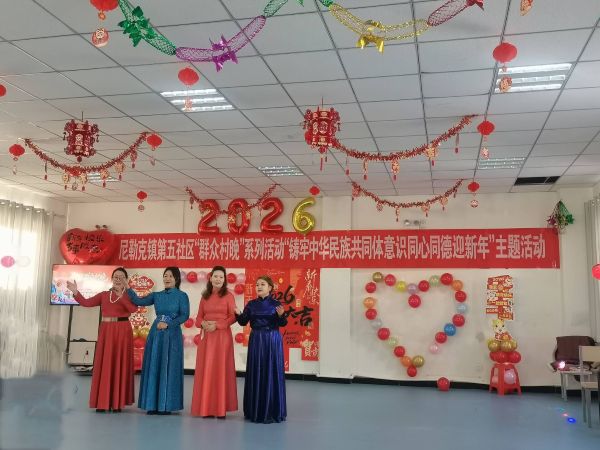 01041767519778351948.jpg 图二:第五社区群众积极参加“村晚活动”.jpg