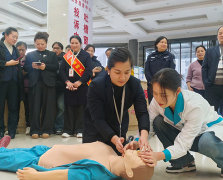 从江县政务服务中心开展卫生健康应急知识专题主题党日活动