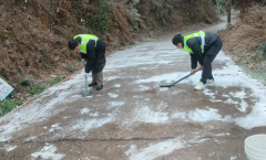坪坦乡：干群联动除积冰 温情守护平安路