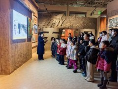 朝阳社区组织辖区青少年参观五团团史馆 开展爱国主义教育活动