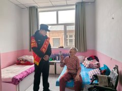 民警走进敬老院 守护最美“夕阳红”
