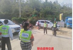 鲁史镇永新中心学校：警校联动保平安，文明护航伴成长
