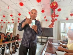 股份红利暖民心 村强民富促振兴