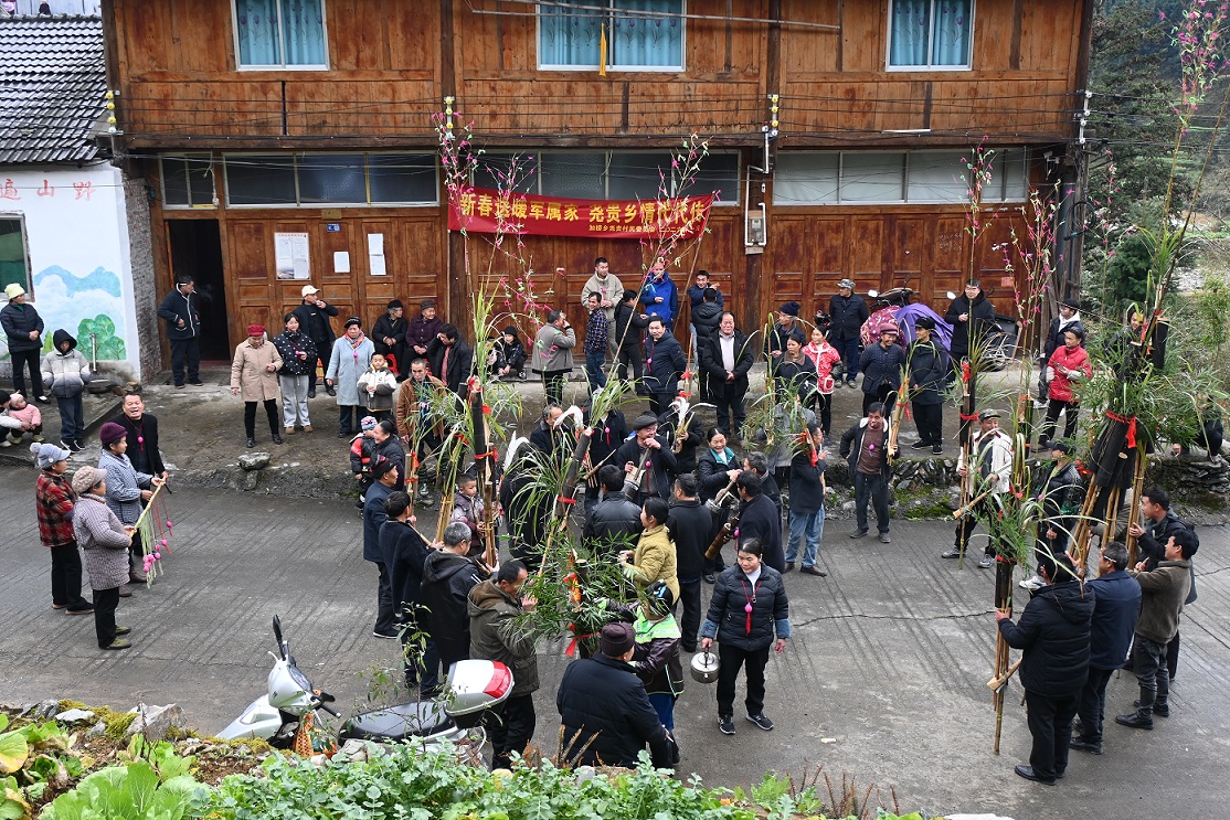 从江县加榜乡：新春送暖军属家  尧贵拥军代代传